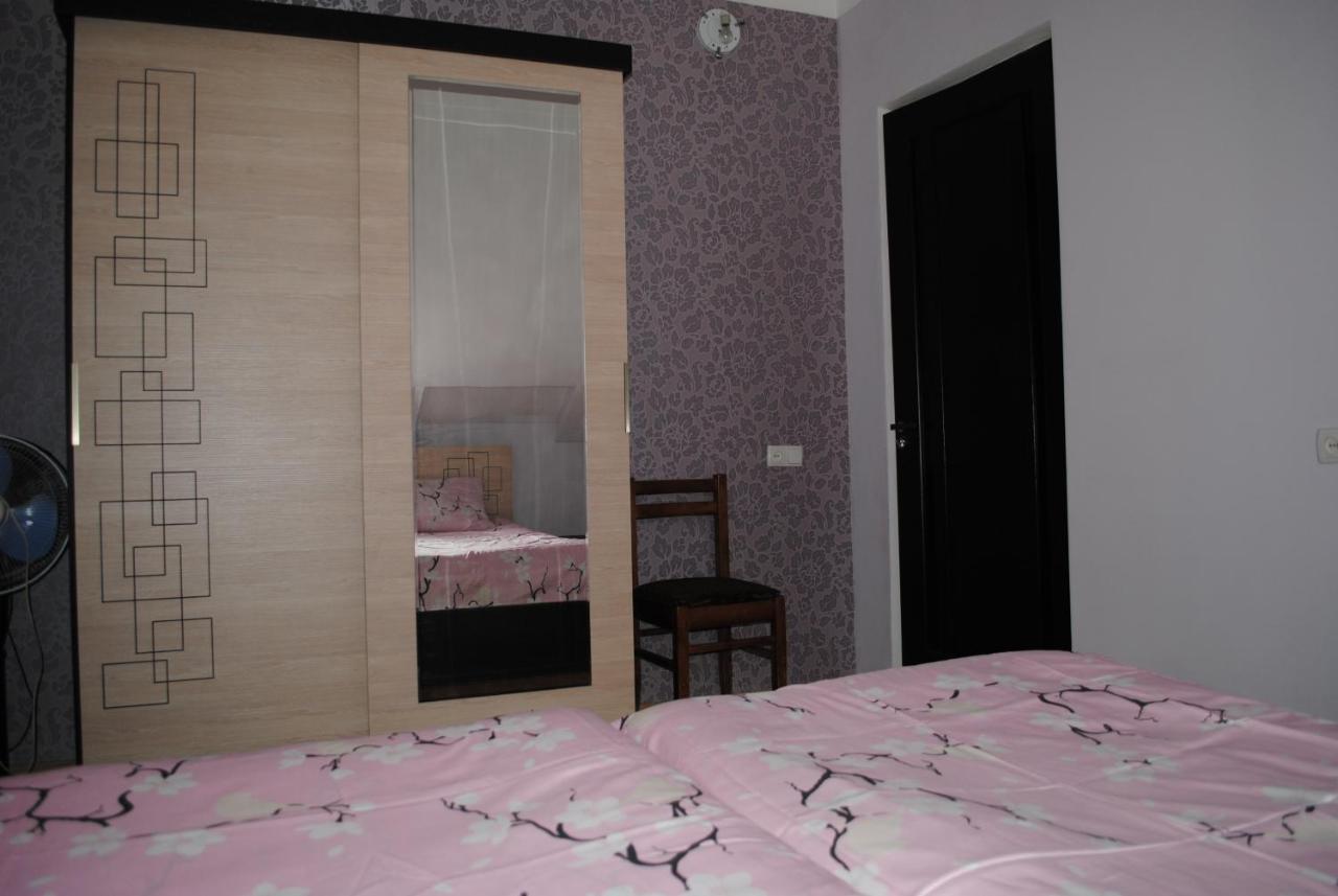 Family Guesthouse - Macharashvili Tbilisi ภายนอก รูปภาพ
