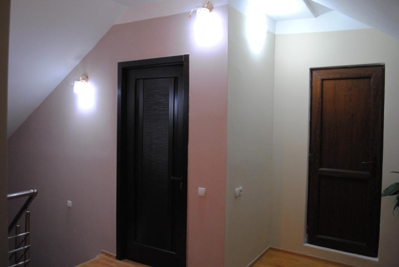 Family Guesthouse - Macharashvili Tbilisi ภายนอก รูปภาพ