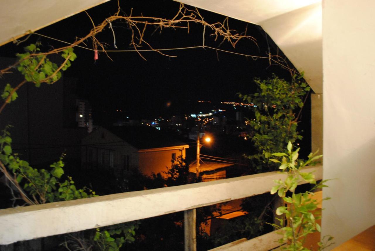 Family Guesthouse - Macharashvili Tbilisi ภายนอก รูปภาพ