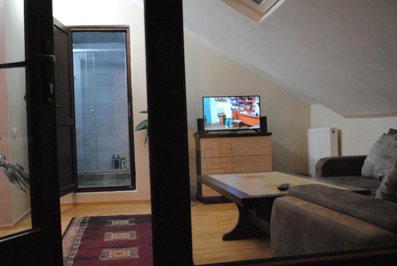 Family Guesthouse - Macharashvili Tbilisi ภายนอก รูปภาพ