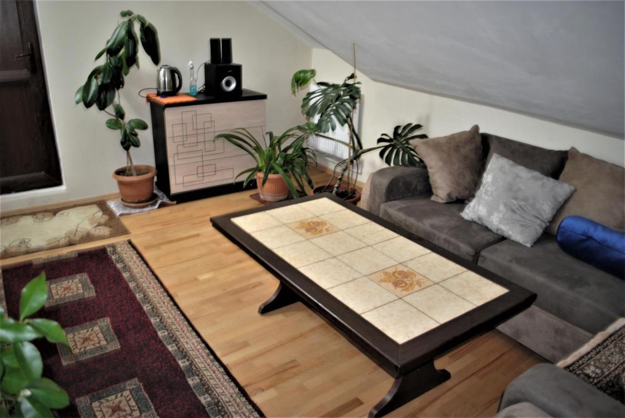 Family Guesthouse - Macharashvili Tbilisi ภายนอก รูปภาพ