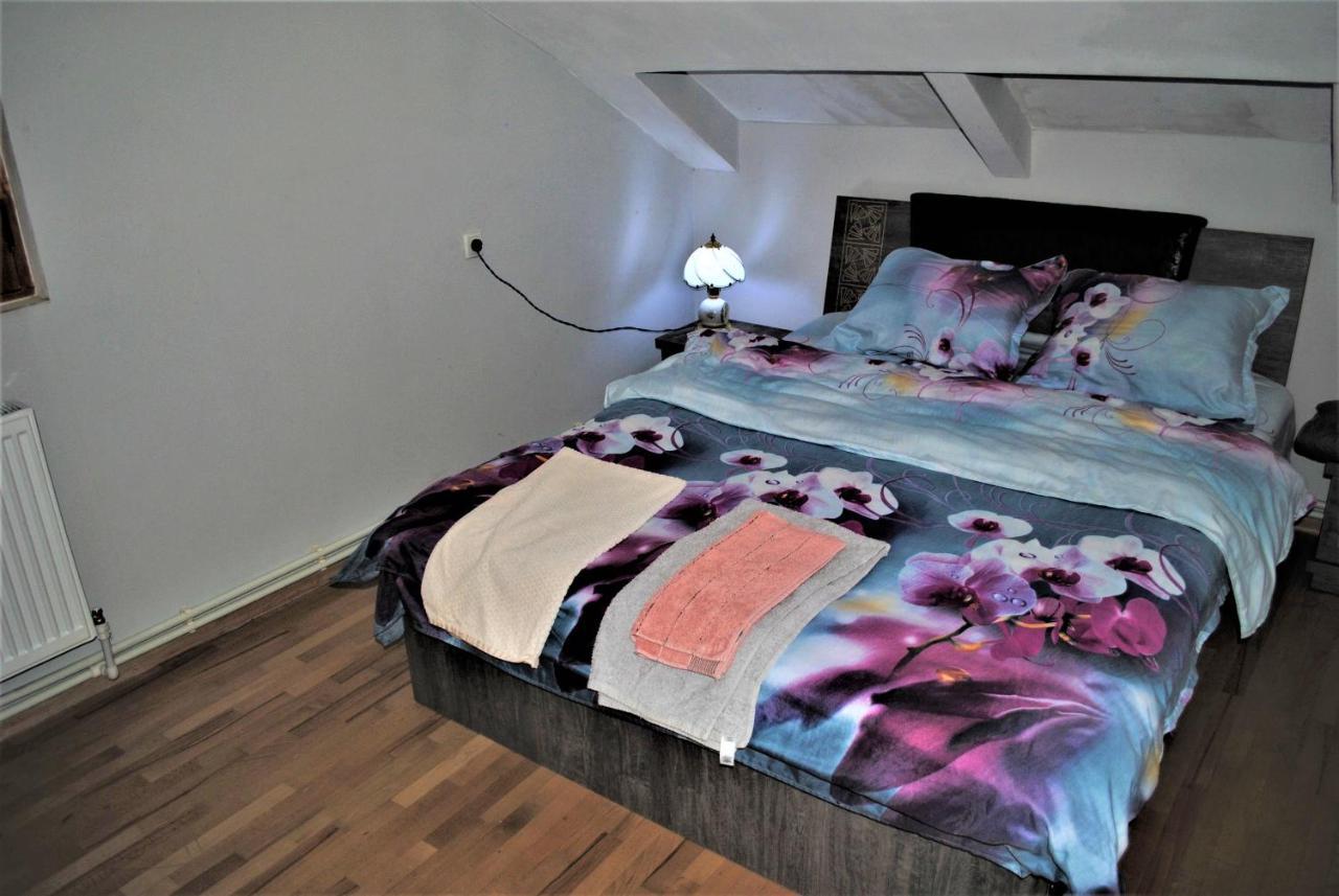 Family Guesthouse - Macharashvili Tbilisi ภายนอก รูปภาพ