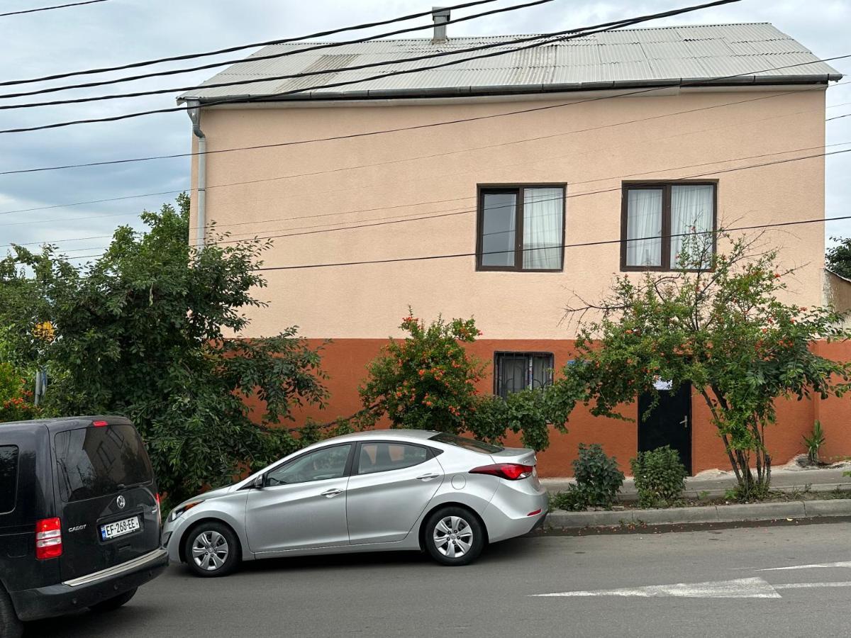 Family Guesthouse - Macharashvili Tbilisi ภายนอก รูปภาพ