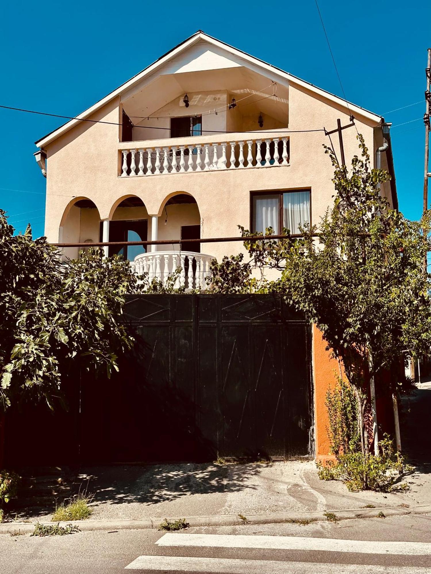 Family Guesthouse - Macharashvili Tbilisi ภายนอก รูปภาพ