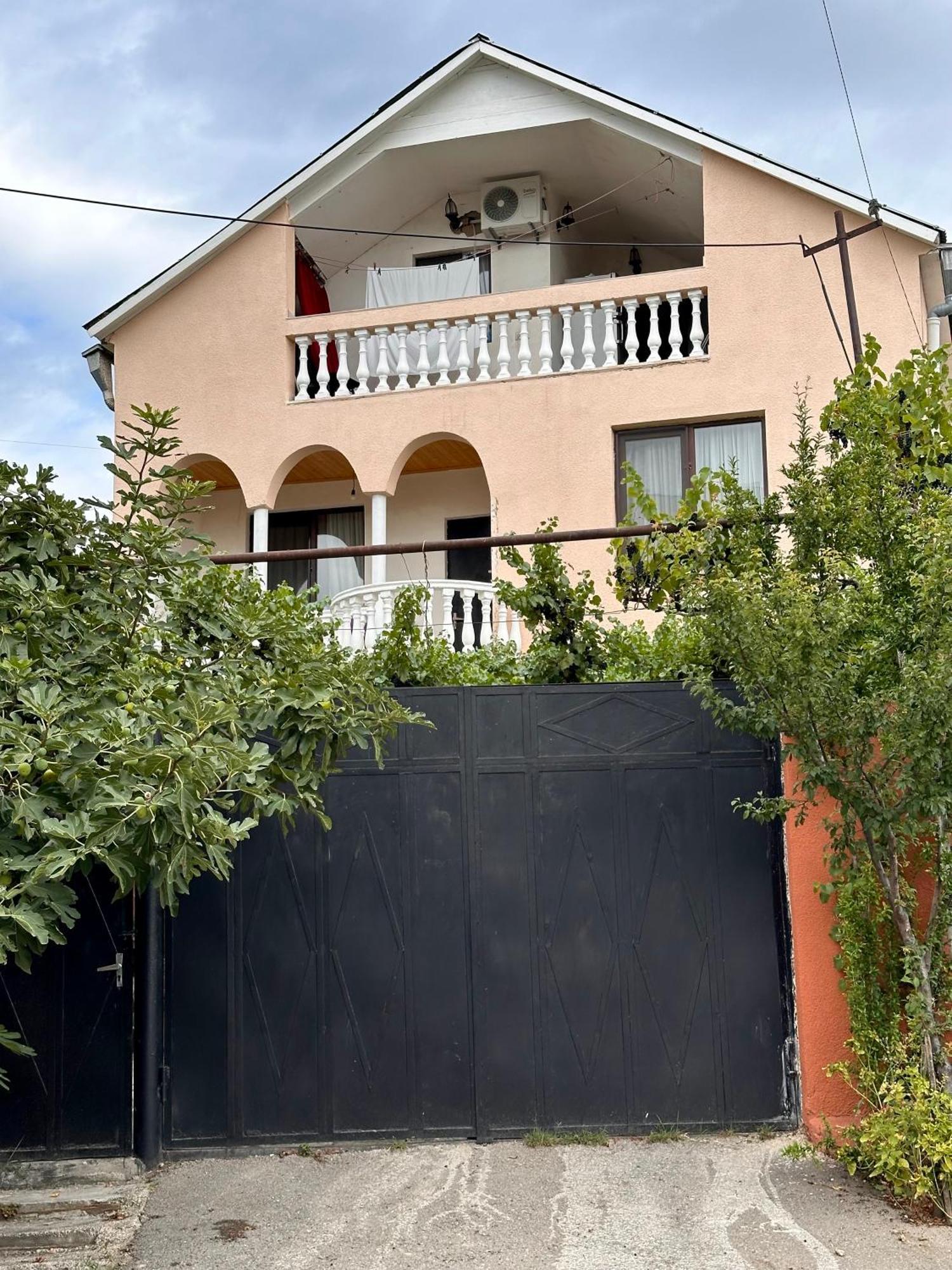 Family Guesthouse - Macharashvili Tbilisi ภายนอก รูปภาพ